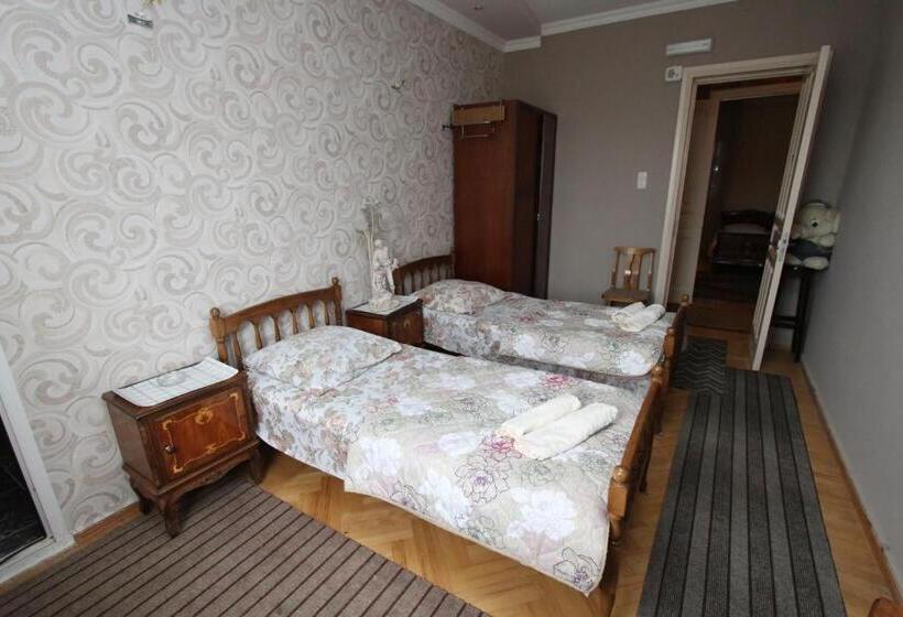 بنسيون Guesthouse Goliati