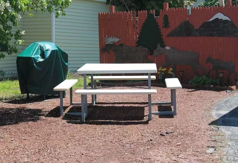 Strictly Moose Luxury Vacation Suites