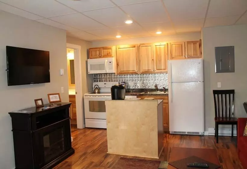 Strictly Moose Luxury Vacation Suites