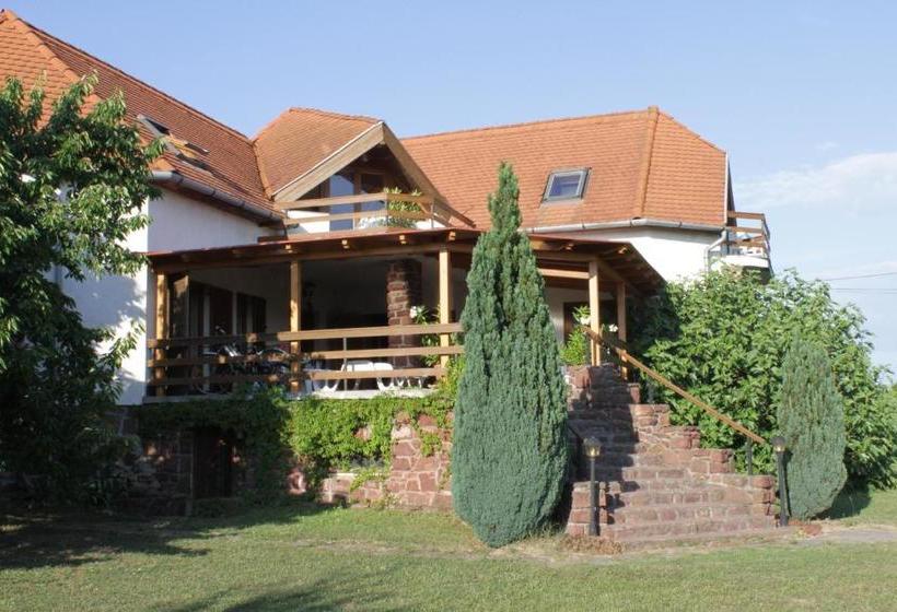 Vöröskő Apartmanház