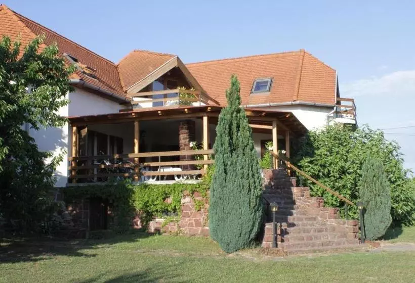 Vöröskő Apartmanház