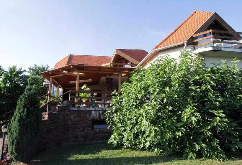 Vöröskő Apartmanház