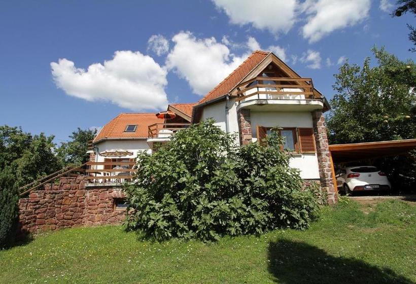 Vöröskő Apartmanház