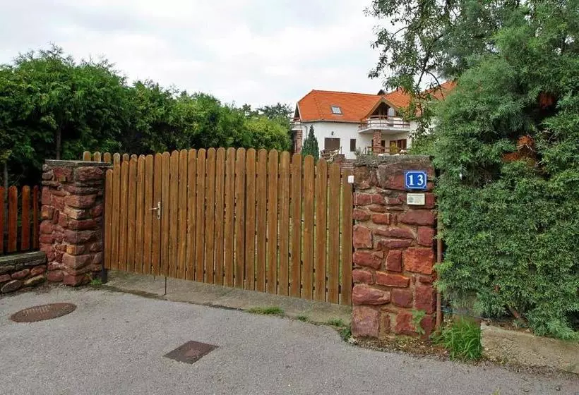 Vöröskő Apartmanház
