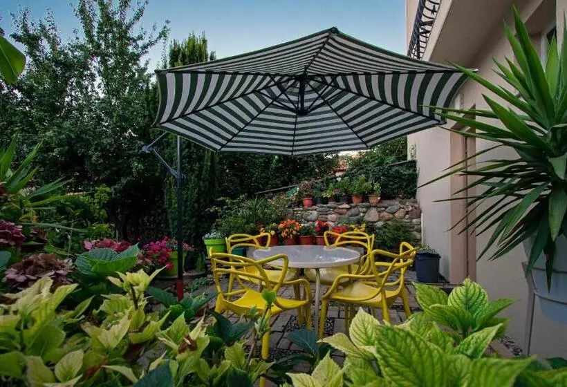 پانسیون Bitrak Guest House