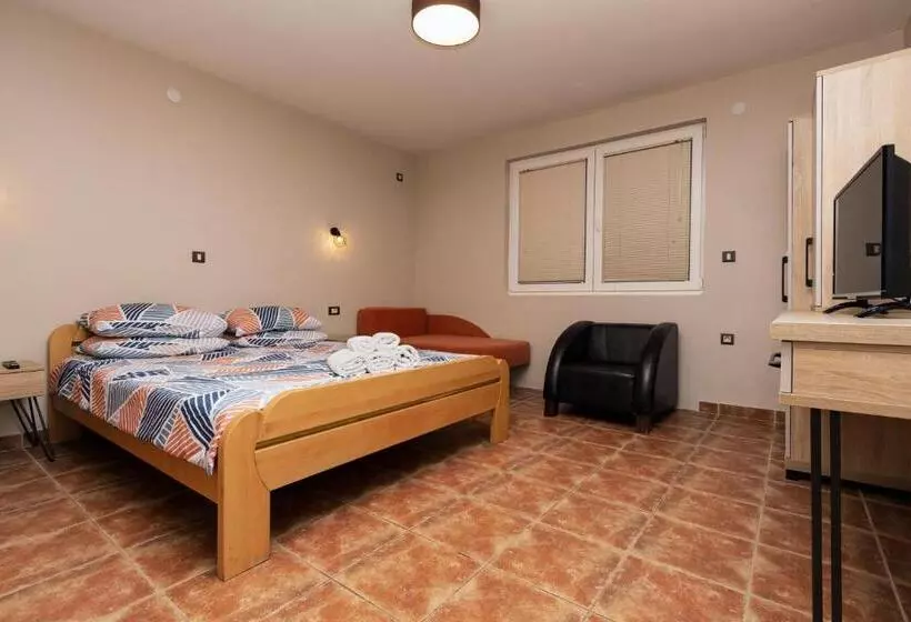 پانسیون Bitrak Guest House