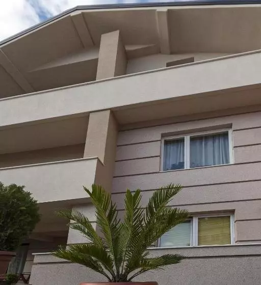 پانسیون Bitrak Guest House