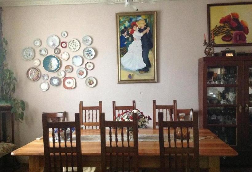بنسيون Hostal Renoir