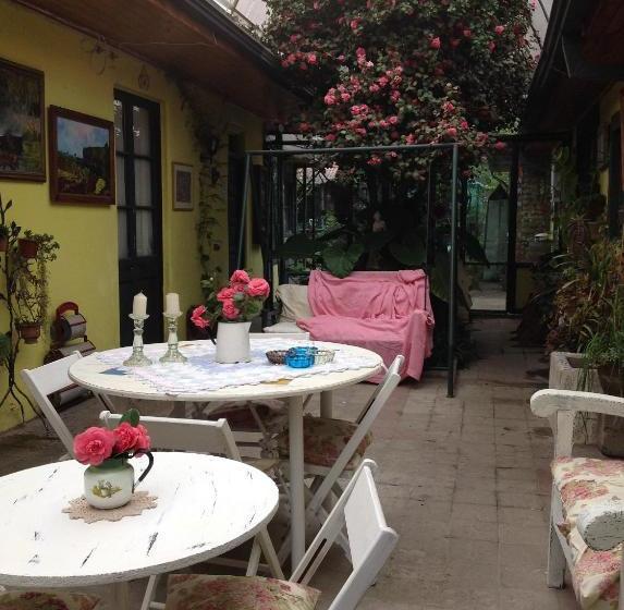 بنسيون Hostal Renoir