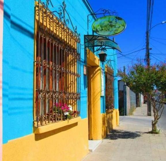 بنسيون Hostal Renoir