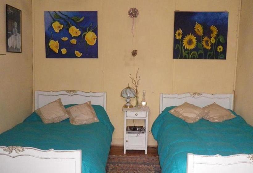 بنسيون Hostal Renoir