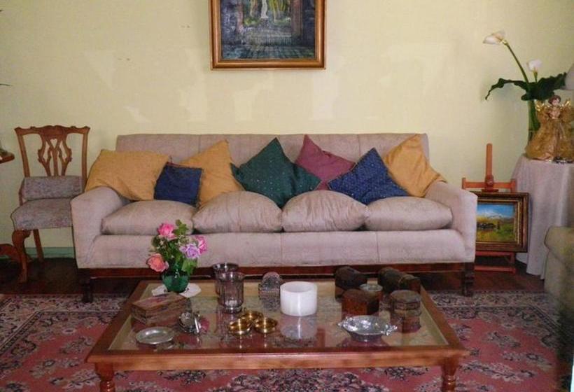 بنسيون Hostal Renoir