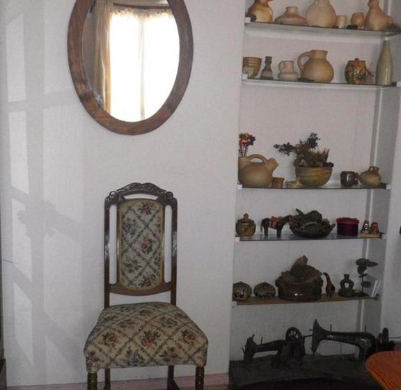 بنسيون Hostal Renoir