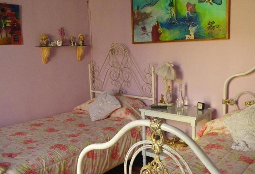 بنسيون Hostal Renoir
