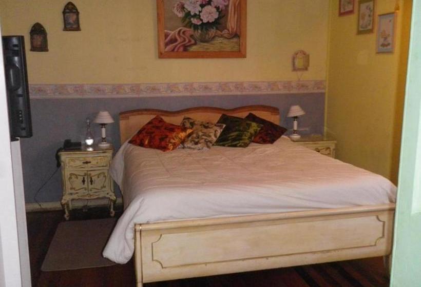 بنسيون Hostal Renoir