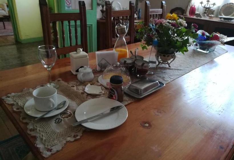 بنسيون Hostal Renoir