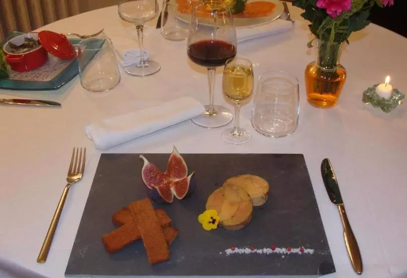 Hotelli A L'Orée De La Forêt