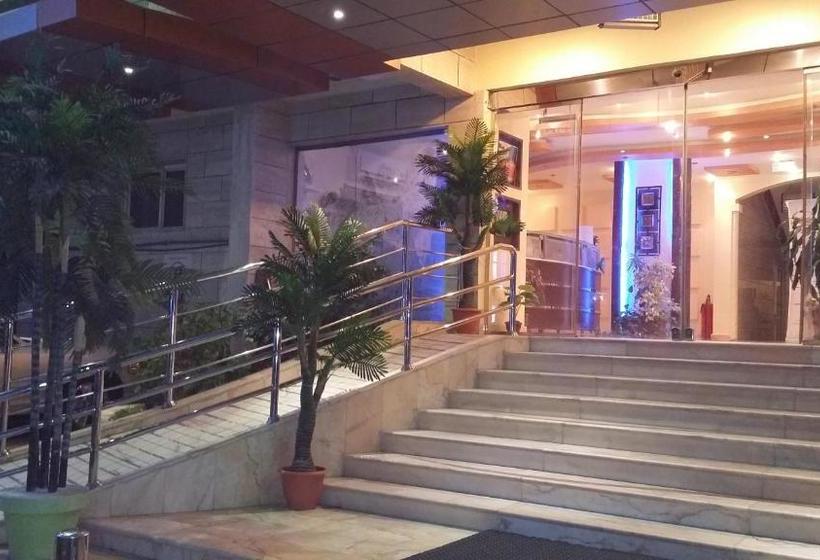 شقق الأول للإيجار الشهري