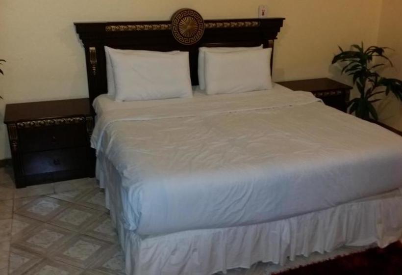 شقق الأول للإيجار الشهري