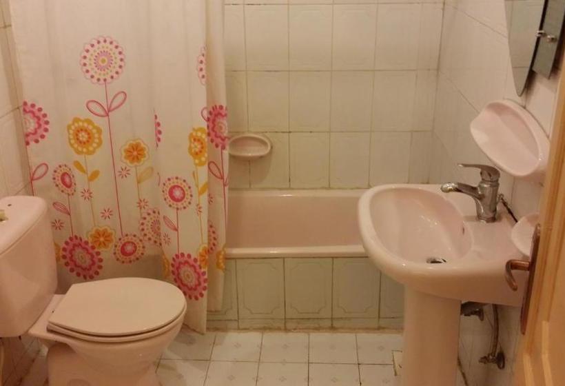 شقق الأول للإيجار الشهري