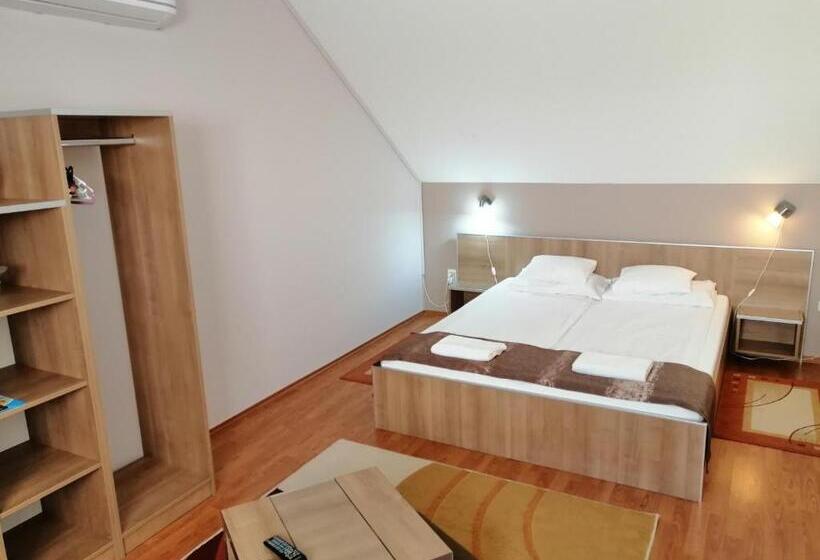 Пансион Csipkeház Apartman