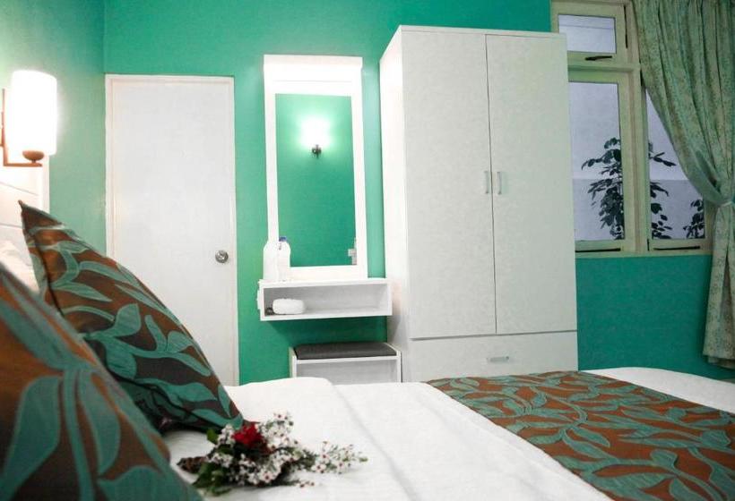 پانسیون Island Host