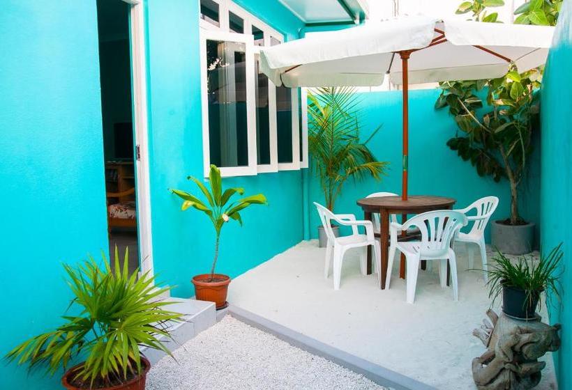 پانسیون Island Host