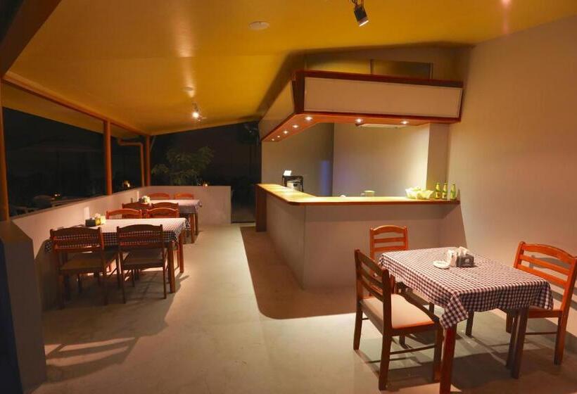 پانسیون Island Host