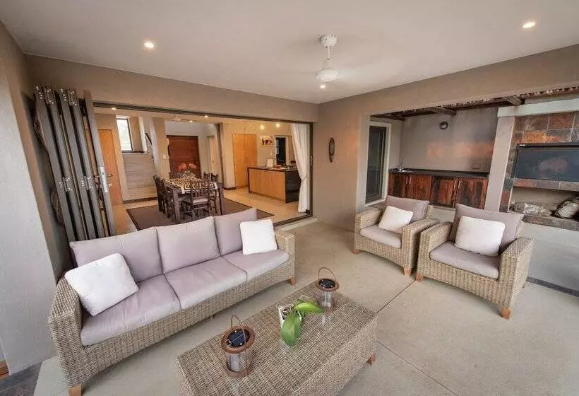 ペンション Nyaleti Lodge