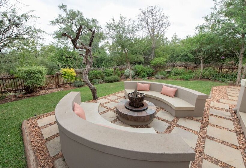 פנסיון Nyaleti Lodge