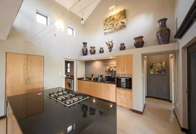 ペンション Nyaleti Lodge