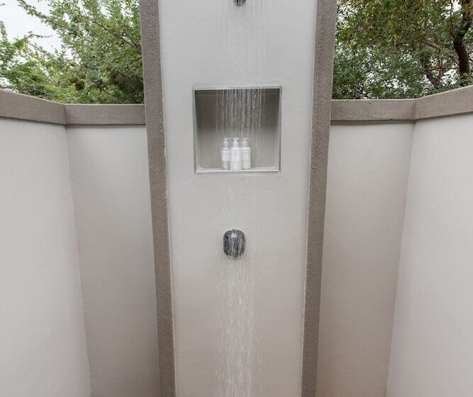 פנסיון Nyaleti Lodge