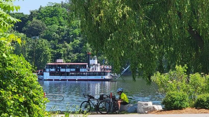 Kokomo Inn Bed And Breakfast Ottawa Gatineau S Only Tropical Riverfront B&b On The National Capital