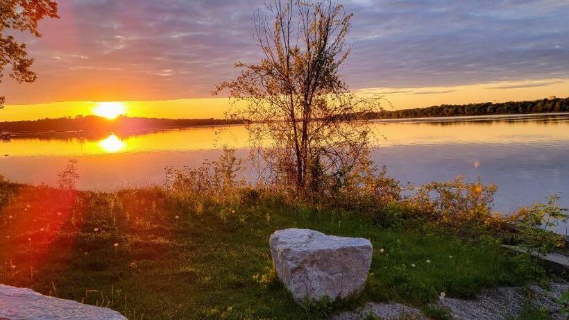 Kokomo Inn Bed And Breakfast Ottawa Gatineau S Only Tropical Riverfront B&b On The National Capital