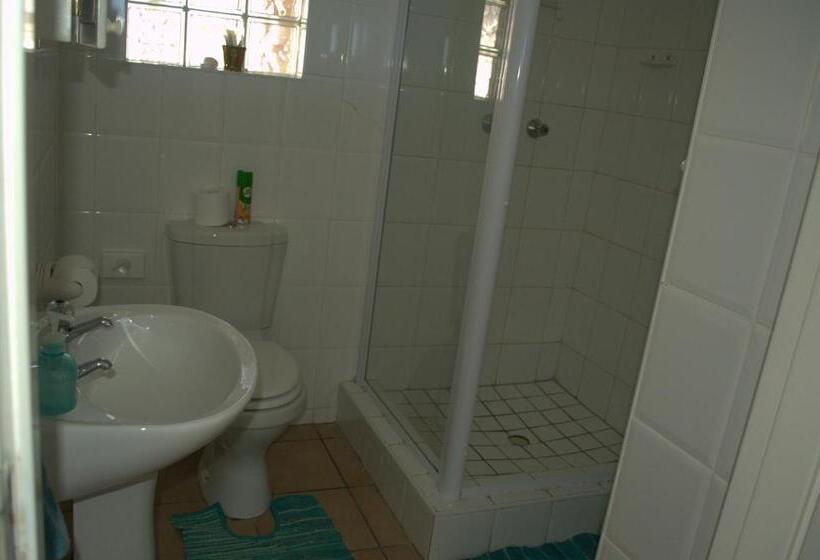 Pension Crowned Crane