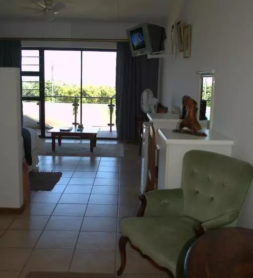 Majatalo Crowned Crane