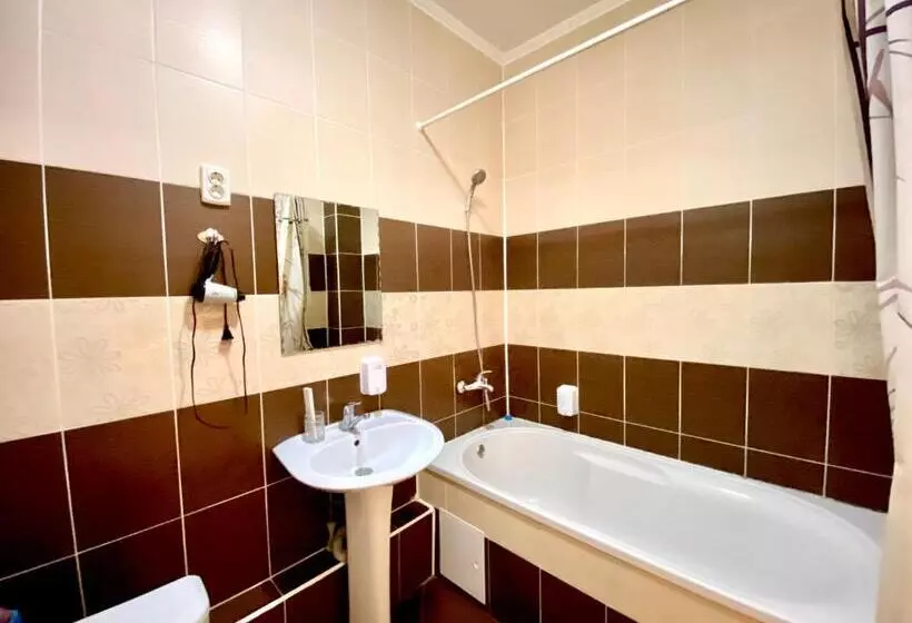 پانسیون Sarai Batu Guest House