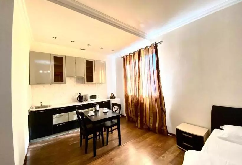 پانسیون Sarai Batu Guest House