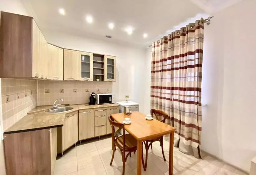 پانسیون Sarai Batu Guest House