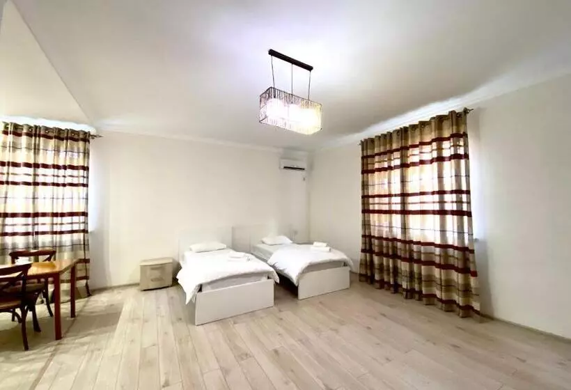 پانسیون Sarai Batu Guest House