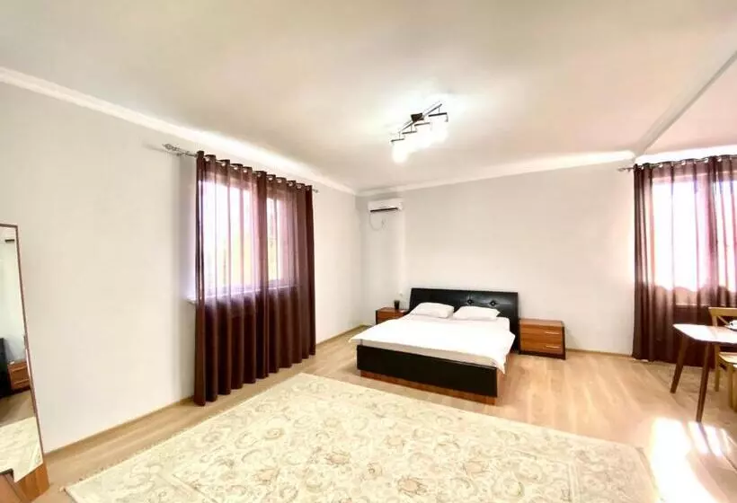 پانسیون Sarai Batu Guest House