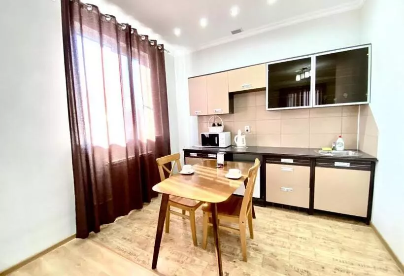 پانسیون Sarai Batu Guest House