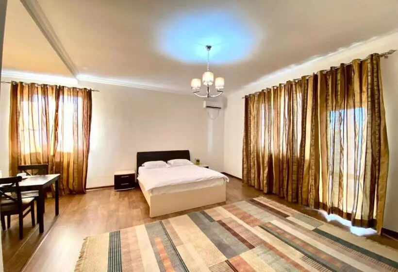 پانسیون Sarai Batu Guest House