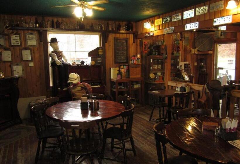 Szálló Old Towne Inne Chuckwagon Bar & Grill