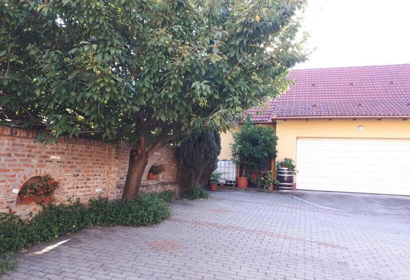 ペンション Eckhardt Vendégház