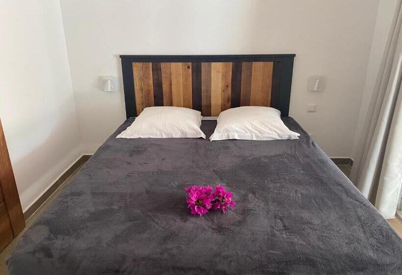 پانسیون La Maison Calebasse