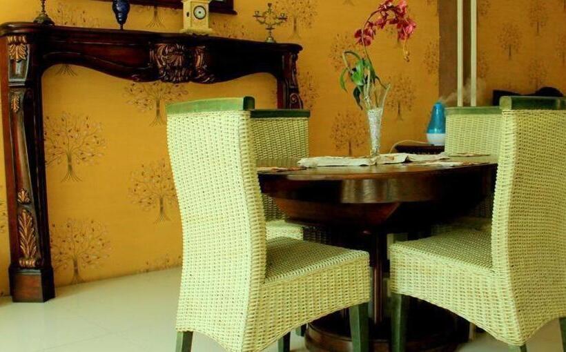 ペンション Mojokerto Classic Homestay