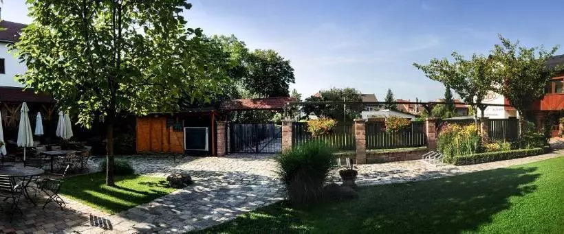 Majatalo Penzion Rondo