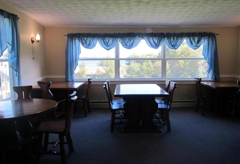 הוסטל The Island Inn