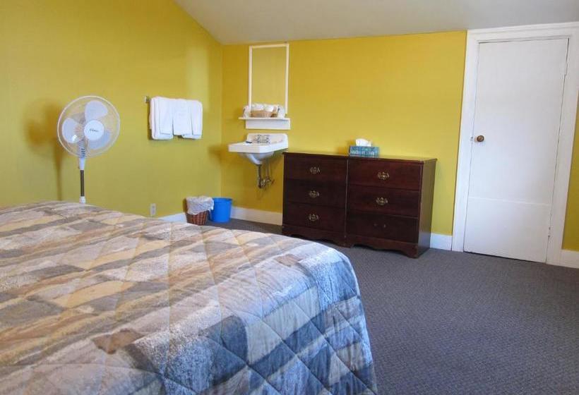 הוסטל The Island Inn